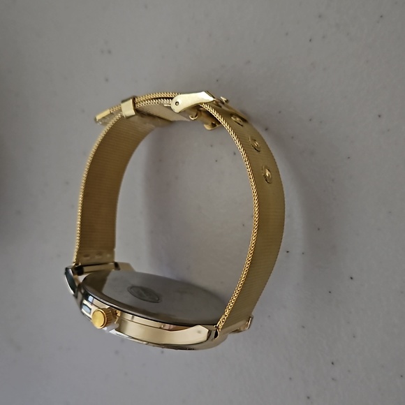 Quartz Movement Wrist Watch Stainless Steel Back - Picture 3 of 6